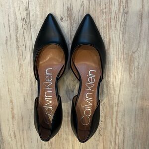 5.5 Black Calvin Klein pumps never been worn